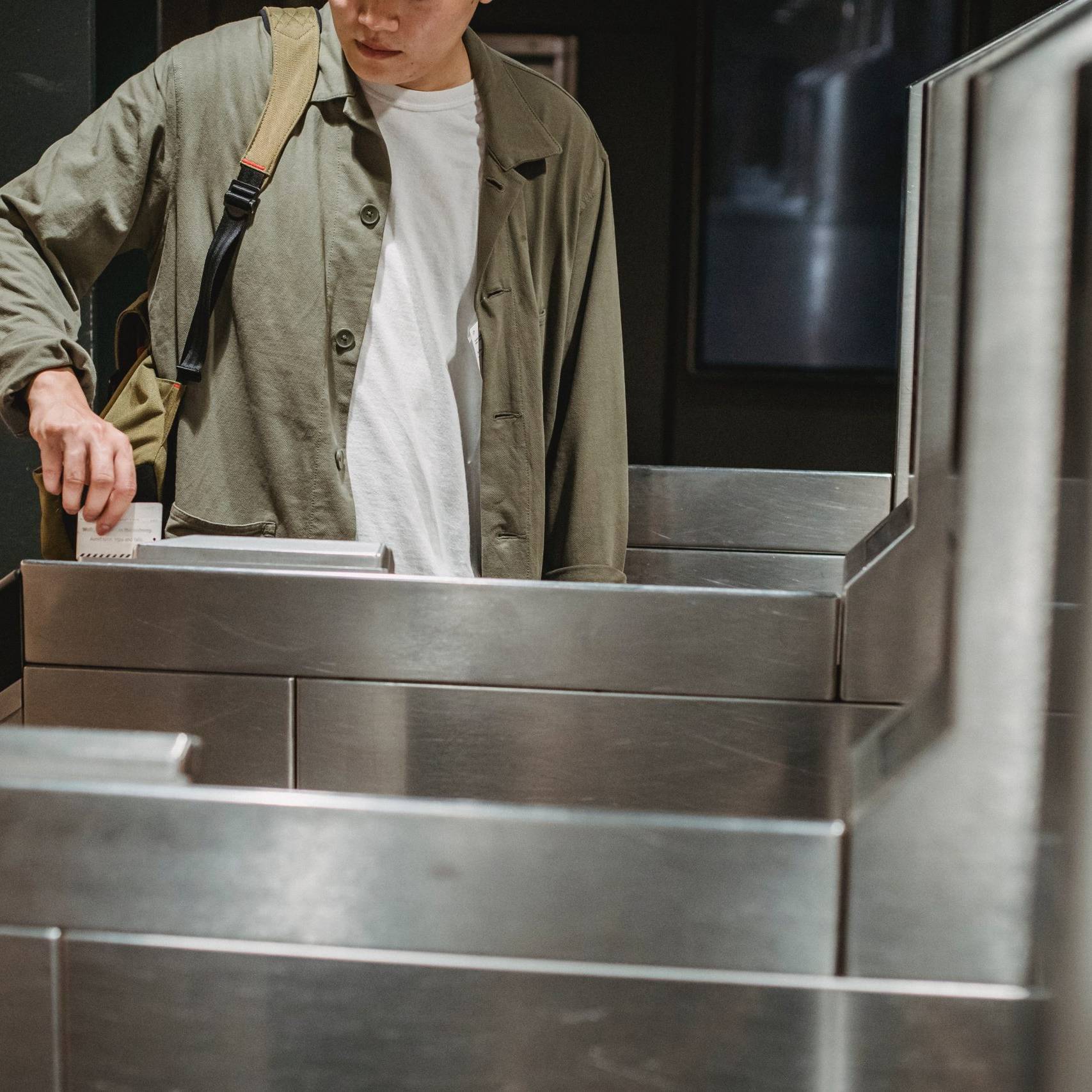 Transit fare payment reader